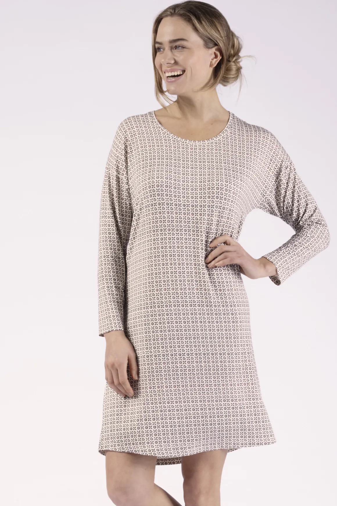 nightshirt_0-3.webp Nightshirt